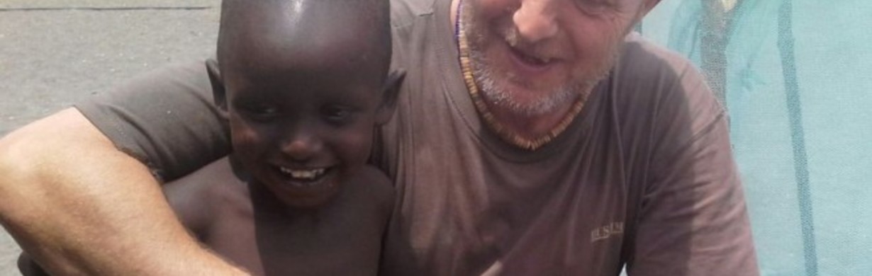 PEOPLE FOR AFRICA – NASAJEM S MASAJEM v prostorách sokolovny