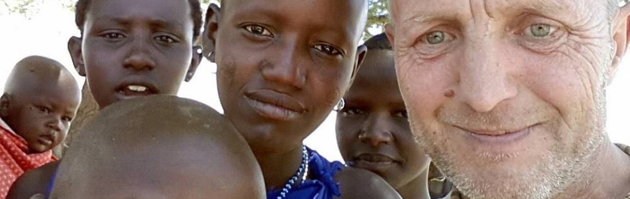 KŘEST KNIHY JIŘÍHO ROSY: TANZANIE – SAFARI NJEMA v městské knihovně – oddělení dospělých