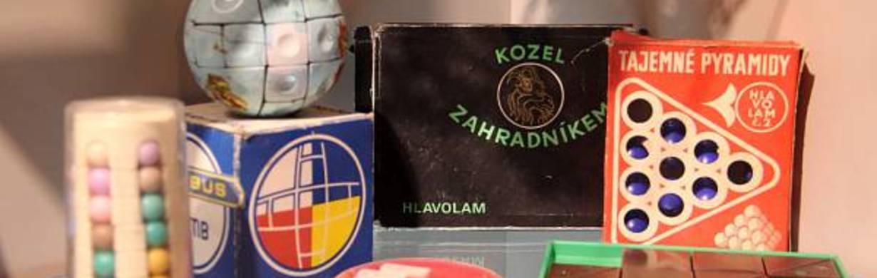 RETRO VÝSTAVA STARÝCH HRAČEK, HER, PANENEK ATD. v klubovně zahrádkářů