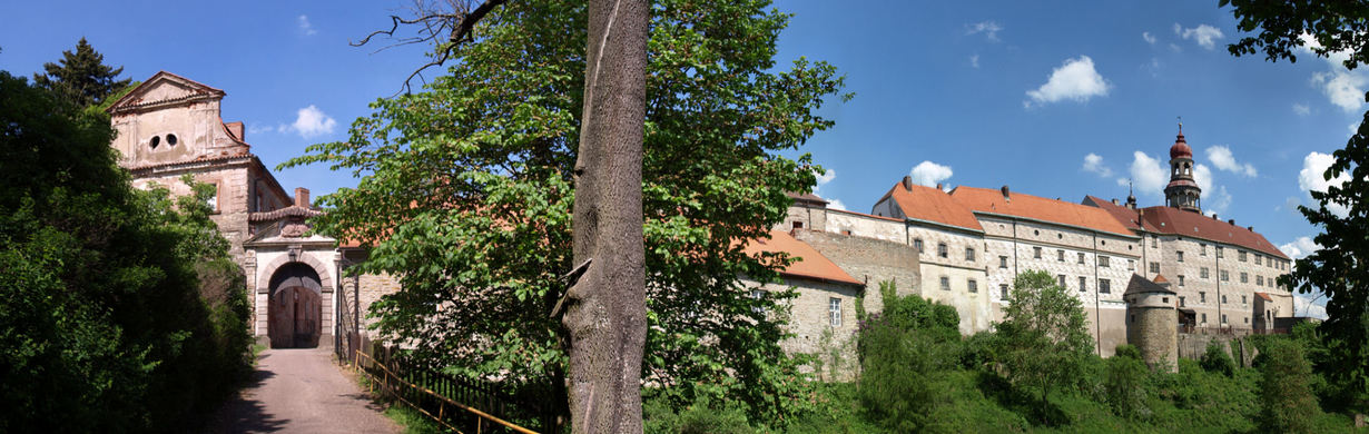 Výstava obrazů a fotografií posledních majitelů náchodského zámku
