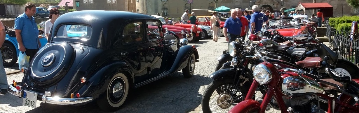 Zámecké trhy s přehlídkou auto a moto veteránů