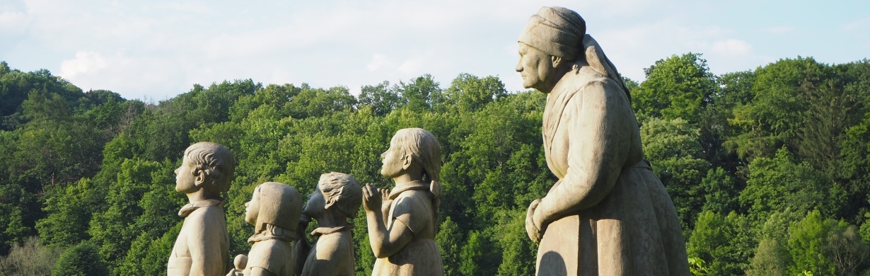 Výstava 100. výročí odhalení pomníku Babička s dětmi