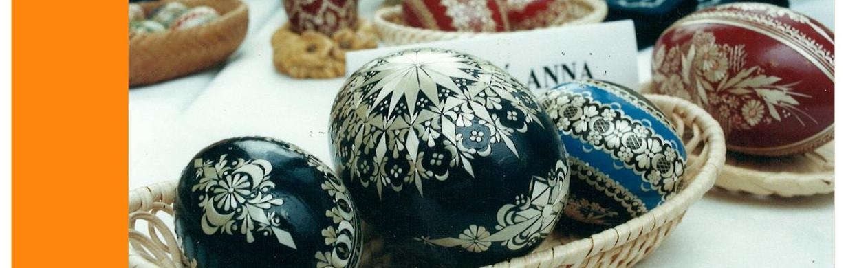 Velikonoční výstava - kraslice, kroje a krojové panenky