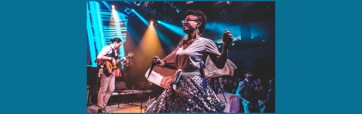 KONCERT TONYA GRAVES a BAND
