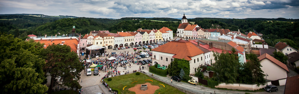 Městské brány jsou dokořán otevřené