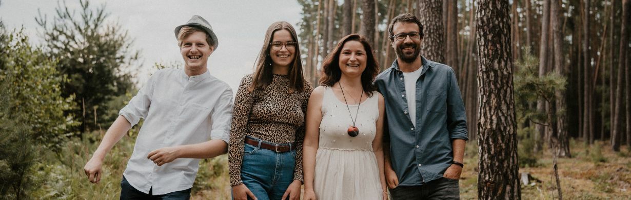 Koncert Kamily Škvrnové a kapely JINOTAJ v Malých lázních