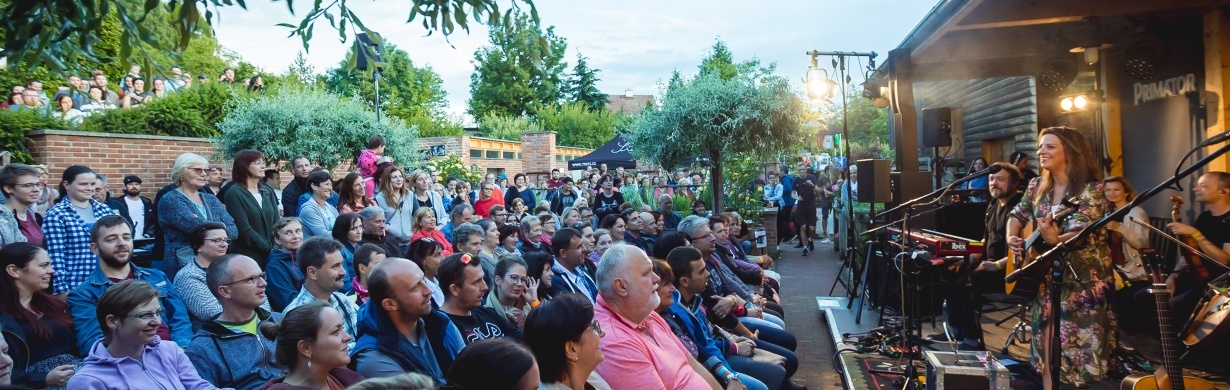 Zahradní kavárna Trees chystá nabitý program