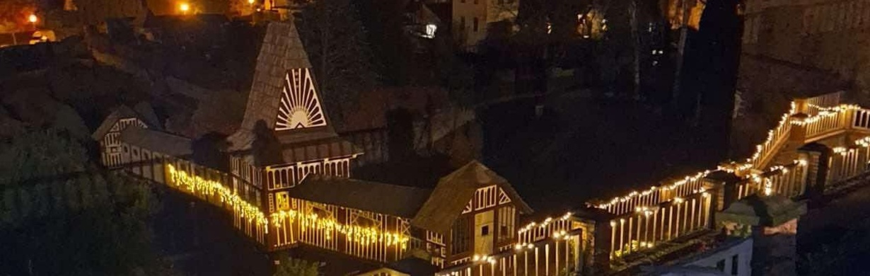 Kouzelná zima na zámku v Novém Městě nad Metují láká na světelné zahrady i Pohádkové Vánoce Kouzelná zima na zámku v Novém Městě nad Metují láká na světelné zahrady i Pohádkové Vánoce