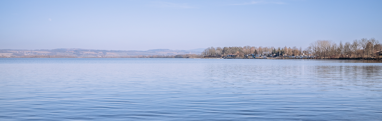 Sezóna 2026 v Autocampingu Rozkoš: Adrenalin, nablýskané motory i rodinná zábava u vody