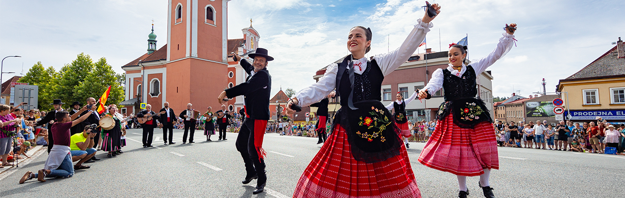 Od Japonska až po Mexiko:  Červený Kostelec se v srpnu opět stane středem folklorního světa