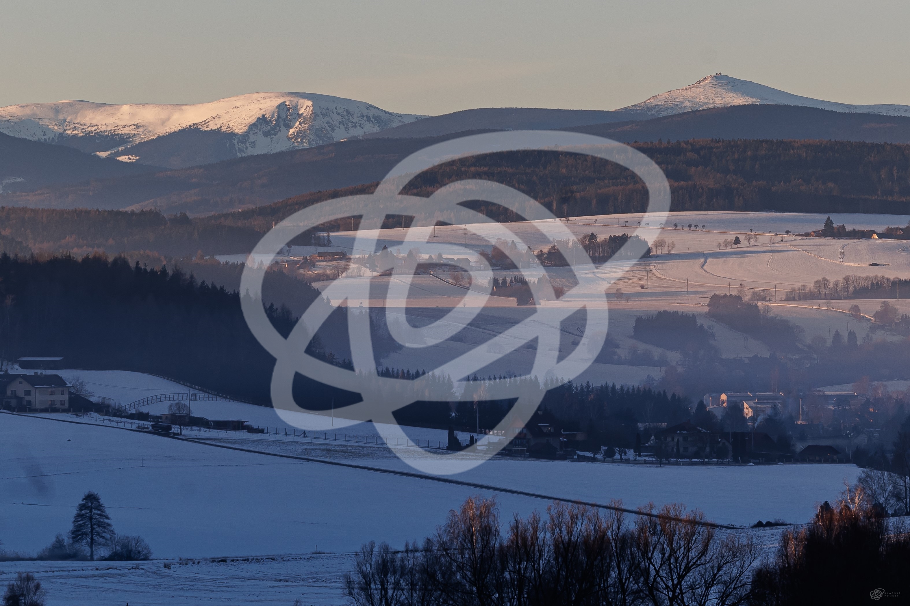 Výhled na Krkonoše ze Rtyně v Podkrkonoší